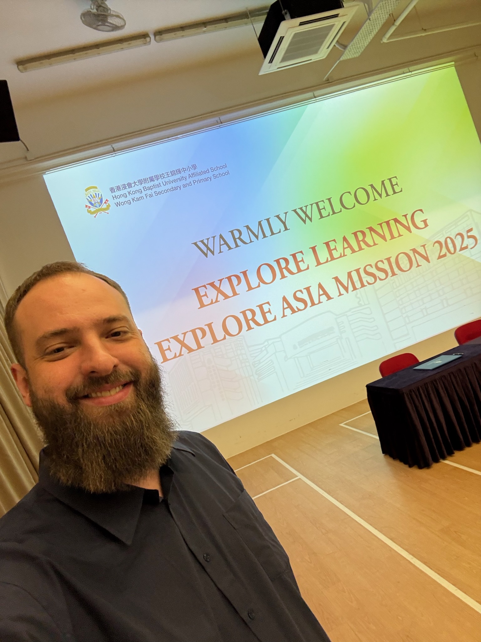 Fachada da Wong Kam Fai Secondary & Primary School