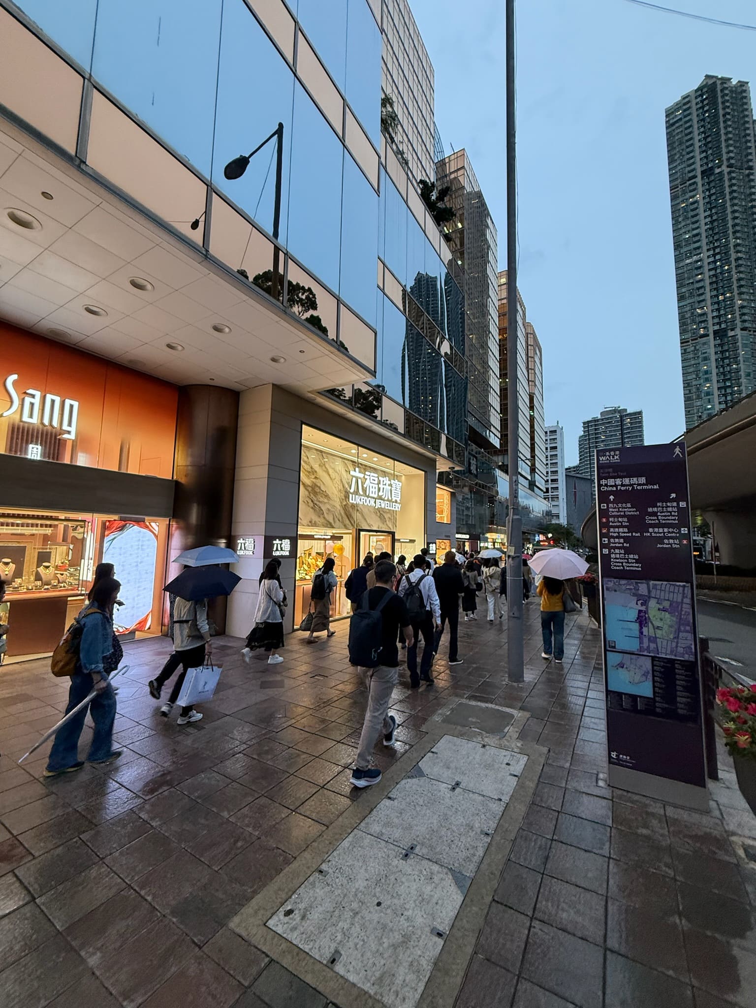 Encerramento do dia em Hong Kong