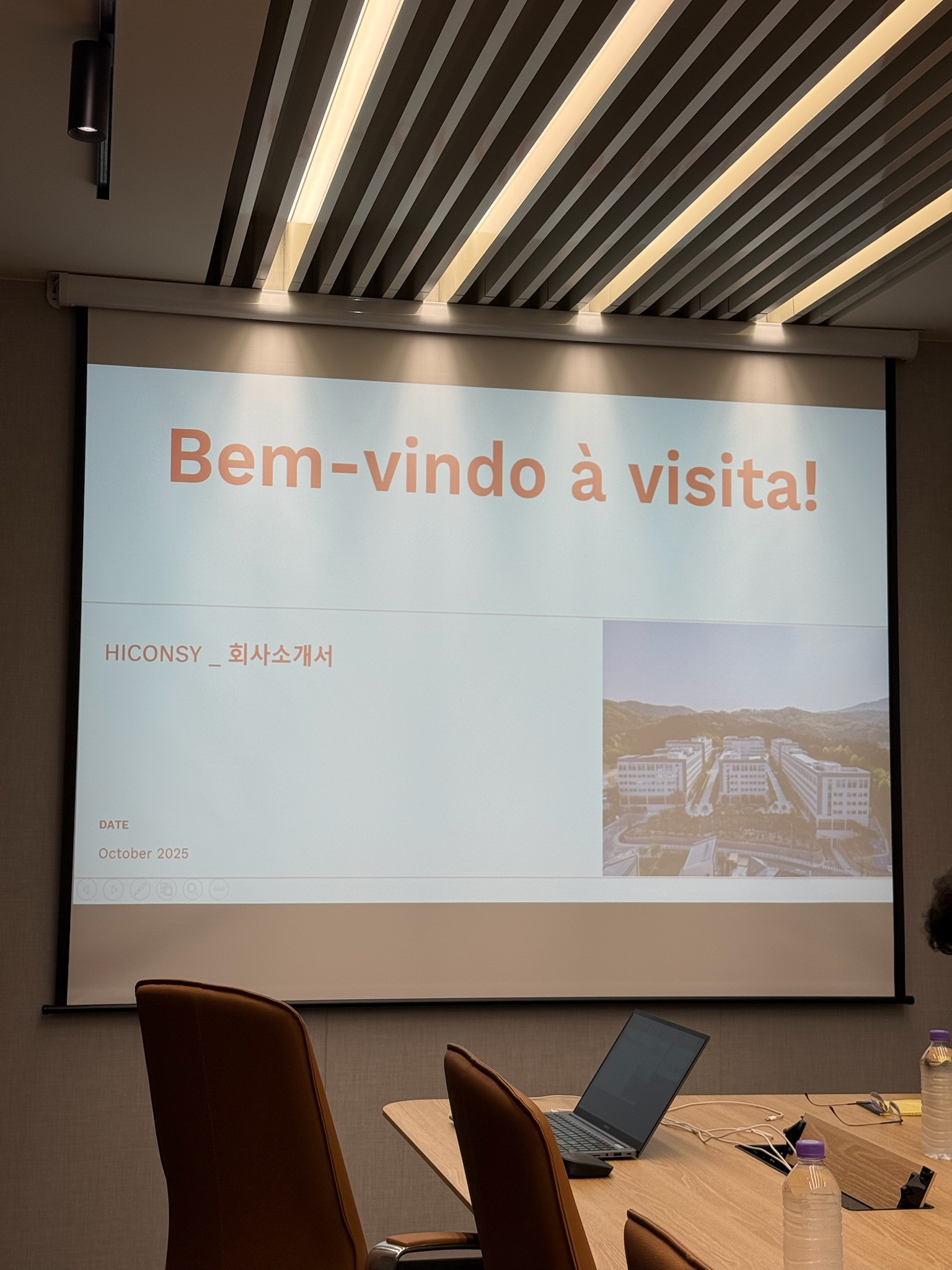 Visita à sede da Samsung Digital City, em Suwon